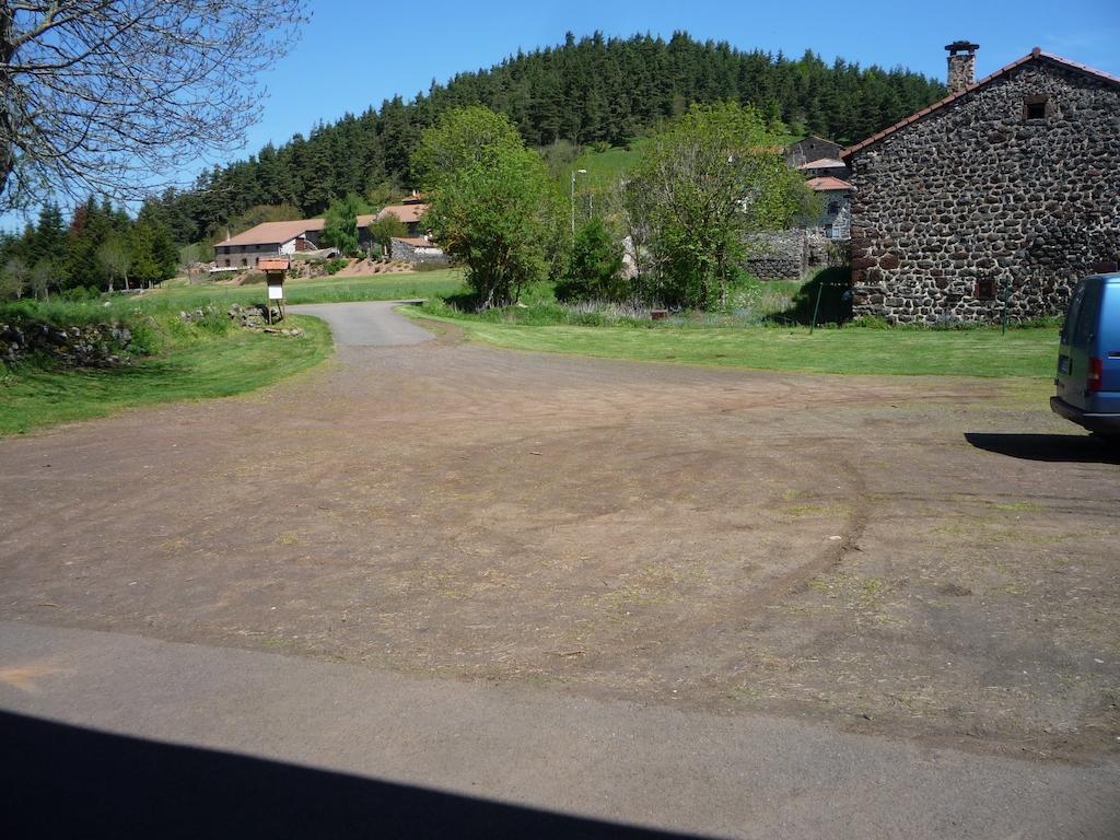 Le Gite Du Velay Bains ภายนอก รูปภาพ